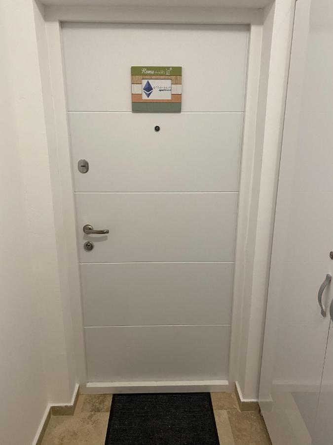 Bitcoin And Ethereum Deluxe Apartments Bar Exterior foto